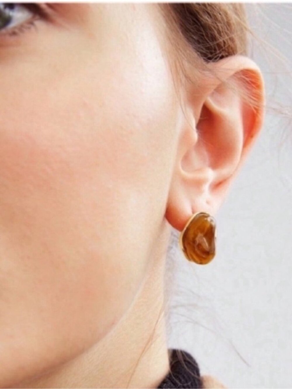 New! Amber Gold Post Earrings (1016) NWOT
